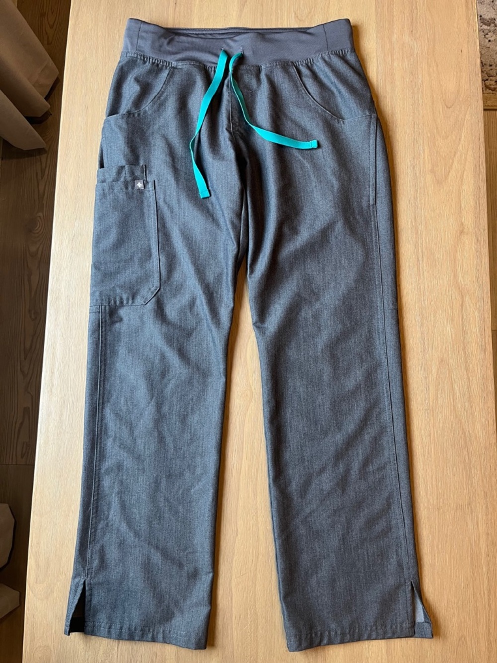Women’s Figs Gray Kade Cargo Scrub Pants Size XS Petite PO 1262